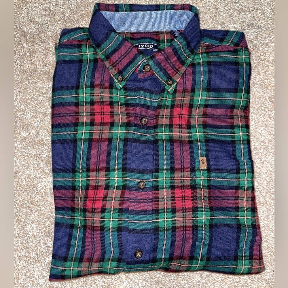 Men’s Izod long sleeve dress shirt.